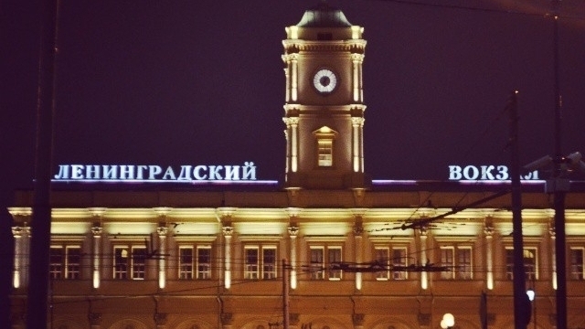 Treno Mosca - San Pietroburgo, veloce o notturno - In Russia con Max