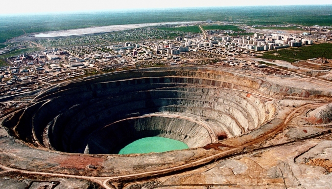 La seconda buca più profonda al mondo è una miniera di diamanti in Yakutia - In Russia con Max