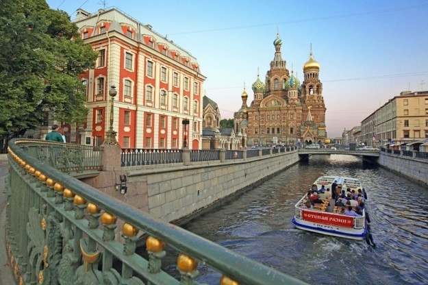 Private Canal Criuse in St Petersburg - In Russia con Max