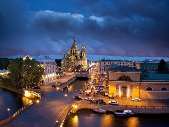The Church of Our Savior on Spilled Blood in St. Petersburg - In Russia con Max