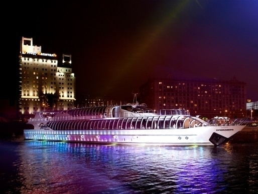 A boat tour along the Moskva River in Moscow - Radisson Royal Flotilla - In Russia con Max